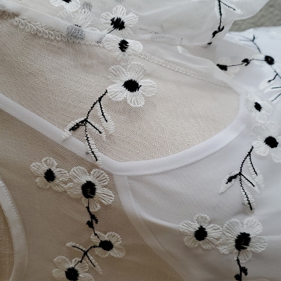 Sheer floral peplum top - Picture 2 of 5